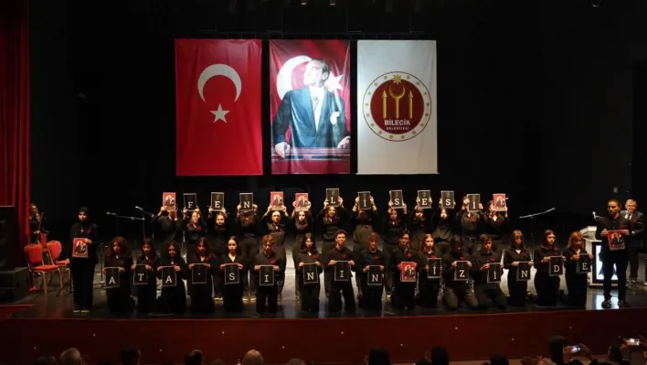 Bilecik'te lise öğrencilerin Atatürk Oratoryosu büyük beğeni topladı