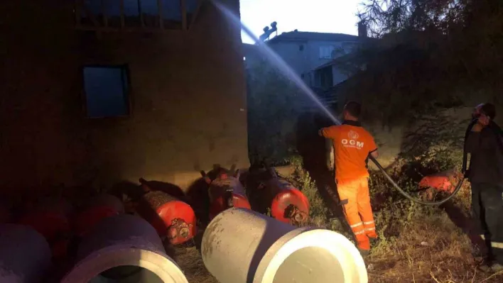 Bilecik'te metruk evde çıkan yangın korkuttu