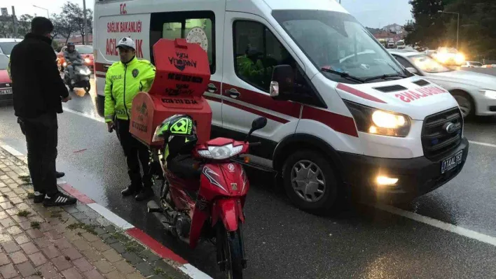 Bilecik'te motosiklet yayaya çarparken, kazada 2 kişi yaralandı