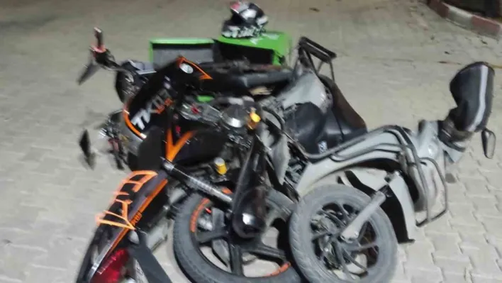 Bilecik'te motosikletler kafa kafaya çarpıştı, 2 yaralı