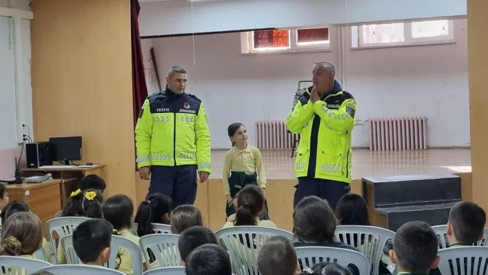 Bilecik'te öğrencilere trafik ve emniyet kemeri eğitimi verildi