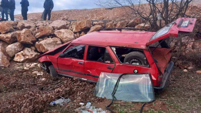 Bilecik'te seyir halinde kontrolden çıkan araç şarampole uçtu, sürücüsü yaralandı