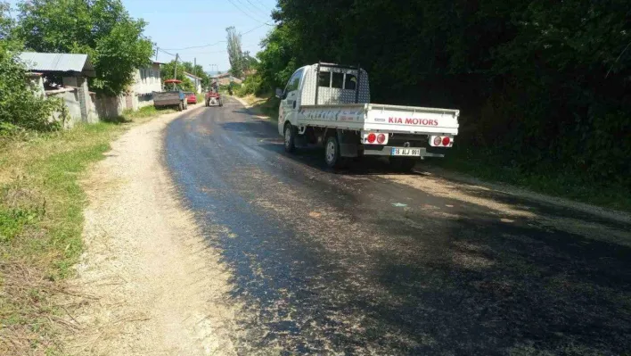 Bilecik'te sıcaktan asfaltlar eridi