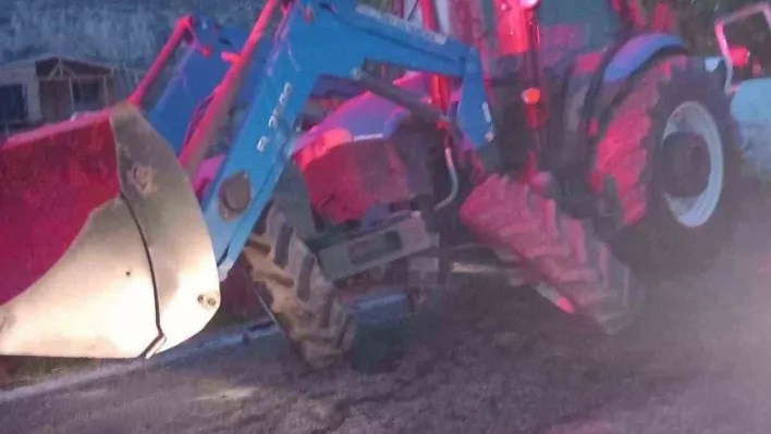 Bilecik'te traktör ile minibüs çarpıştı: 3 yaralı