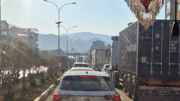 Bilecik'te yangın nedeniyle çevreyolu yeniden trafiğe kapatıldı