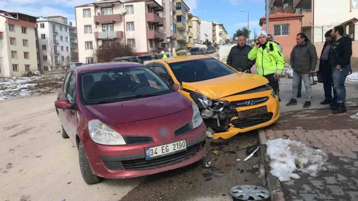 Bilecik'te yaşanan trafik kazası ucuz atlatıldı