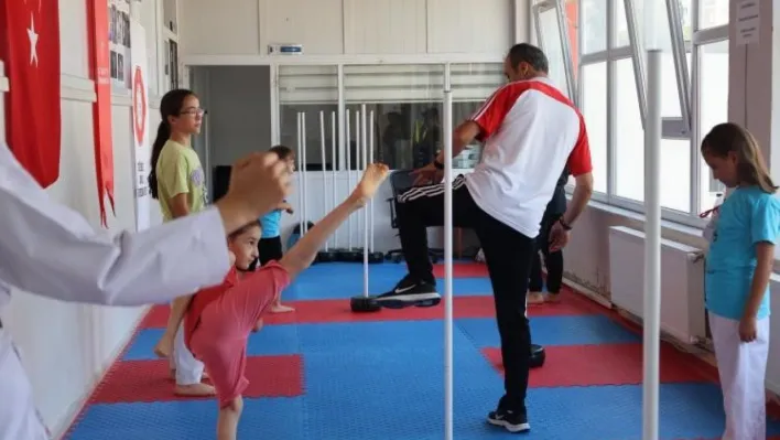 Bilecik'te yaz spor okullarında karate heyecanı sürüyor