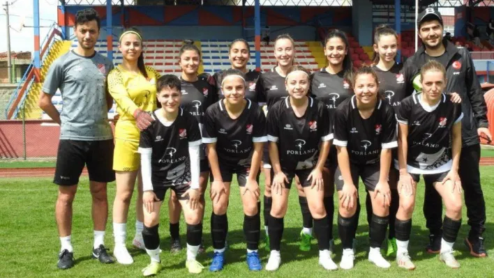 Bilecikspor bayan futbol takımı gol oldu yağdı