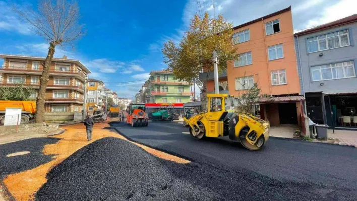 Bin 300 metrelik yola 2 bin 500 ton asfalt serildi