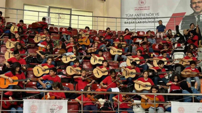 Bin Enstrüman Bin Umut Projesinin 2'nci Gençlik Orkestrası Konseri düzenlendi