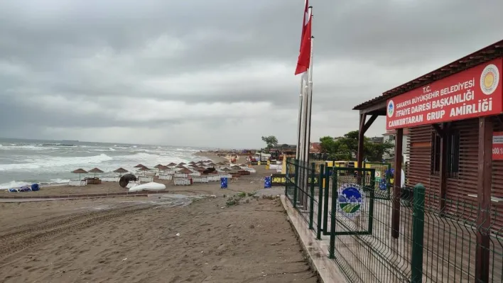 Binlerce kişinin akın ettiği o sahilden tatilcileri üzecek haber