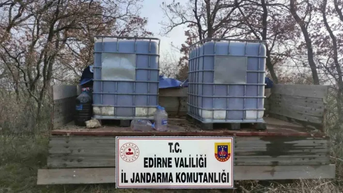 Binlerce litre kaçak şarabı ormana saklamışlar