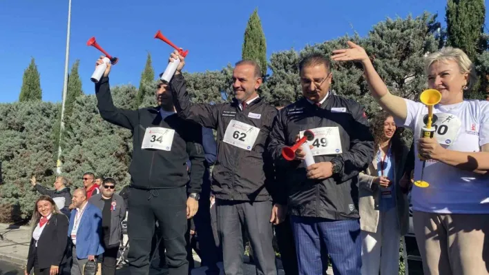 Binlerce sporcu Sancaktepe'de Cumhuriyet için koştu