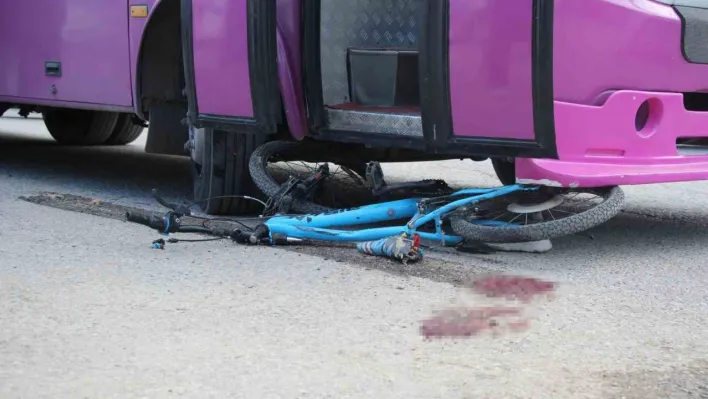 Bisikletiyle sokağa fırlayan çocuk otobüsün altında kaldı