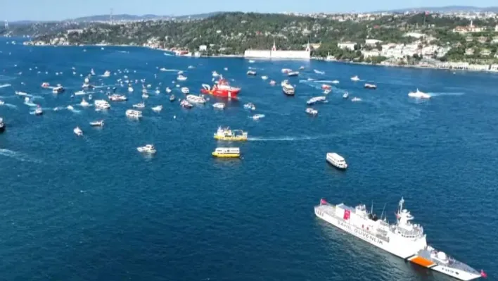 Boğaz'dan 15 Temmuz geçişi: 253 şehidin anısına 253 tekne kortejde yer alıyor