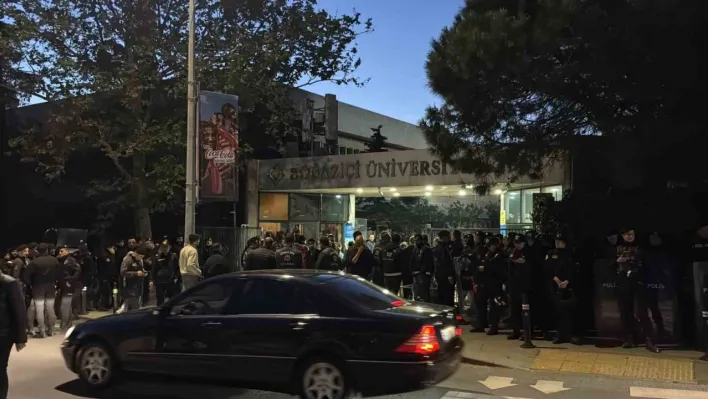 Boğaziçi Üniversitesi'nde göstericiler polise saldırdı: 13 polis yaralandı, 97 gözaltı