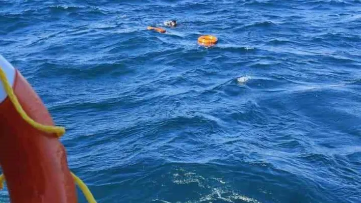 Boğulmak üzereyken vapurdaki yolcular fark etti, kurtarıldı