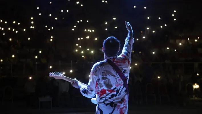 Bora Duran Derince'de sevenleriyle buluştu