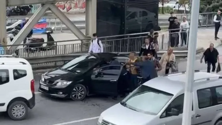 Boşanma aşamasındaki eşinin ailesiyle mahkeme çıkışı kavga etti