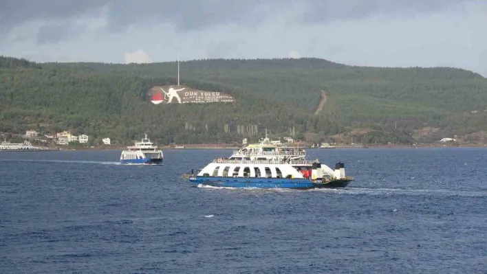 Bozcaada ve Gökçeada'ya feribot seferlerine fırtına engeli