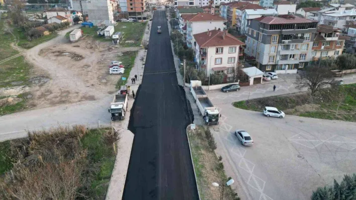 Bozulan asfalt yol yenilendi