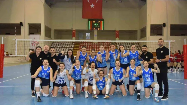 Bozüyük Belediyesi, çeyrek finalde Sivas İl Özel İdare Voleybol Takımı'nı 3-0 yendi