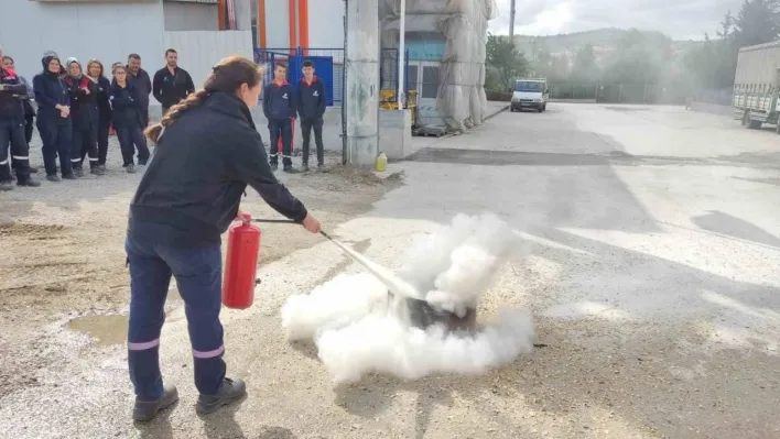 Bozüyük Belediyesi İtfaiyesi'nden fabrika personeline yangın eğitimi