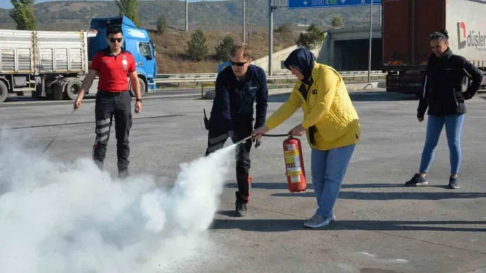 Bozüyük Belediyesi İtfaiyesi'nden işyeri  personellerine yangın eğitimi