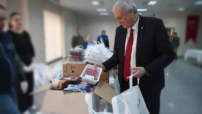 Bozüyük Belediyesi'nden ihtiyaç sahibi ailelere nakdi ve bayram paketi desteği