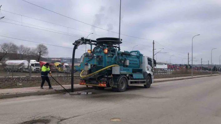 Bozüyük'te kanalizasyon hatları temizleniyor