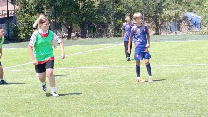 Bozüyük'te kızlar ve erkekler futbol turnuvası sona erdi