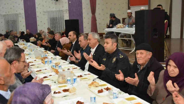 Bozüyük'te Şehit Aileleri ve Gaziler Dayanışma Derneği tarafından iftar programı düzenlendi