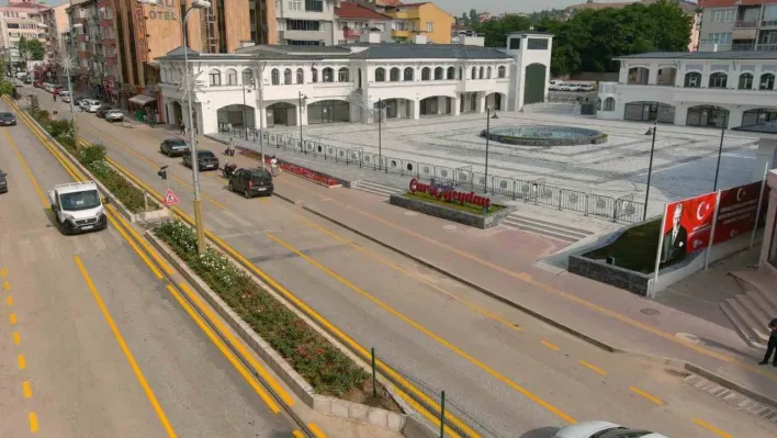 Bozüyük'te yol çizgileri sarı renge boyanarak yenilendi