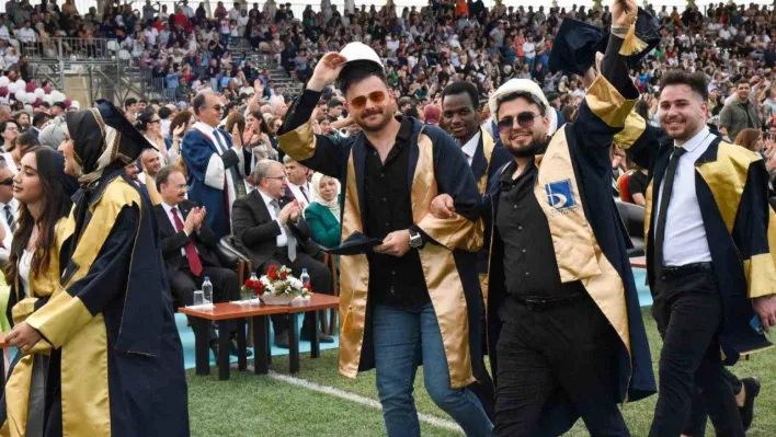BŞEÜ'de 2 bin 713 öğrenci mezun oldu