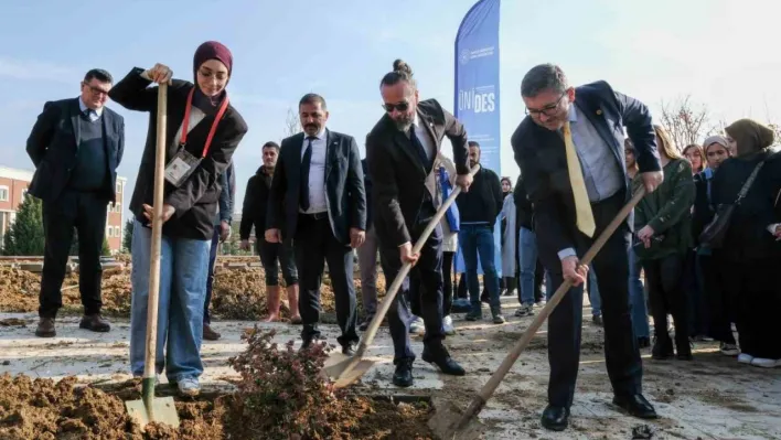 BŞEÜ'de kampüse yeni fidanlar dikildi