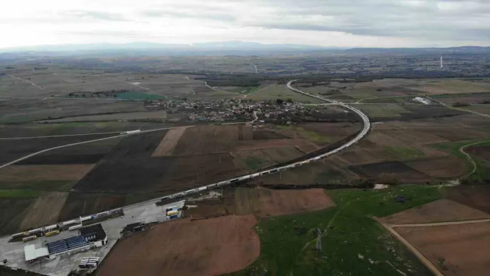 Bulgaristan'da yollar kardan kapandı: Hamzabeyli'de 20 kilometre tır kuyruğu oluştu