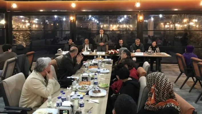 Burhaniye'de Kaymakam Memiş, öksüz ve yetimlerle iftar yaptı