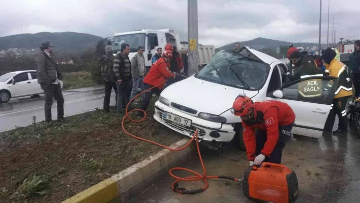 Burhaniye'de kaza geçiren öğretmenler yaralandı