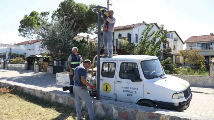 Burhaniye'de Kordonboyu Caddesi ışıl ışıl