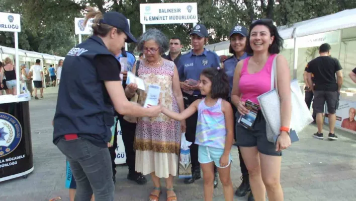 Burhaniye'de polis, kalabalığı fırsata çevirdi