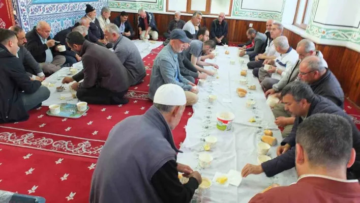 Burhaniye'de Sabah Namazı buluşmaları devam ediyor