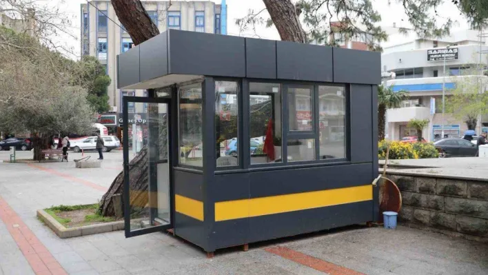 Burhaniye'de taksi durakları tek tip oluyor