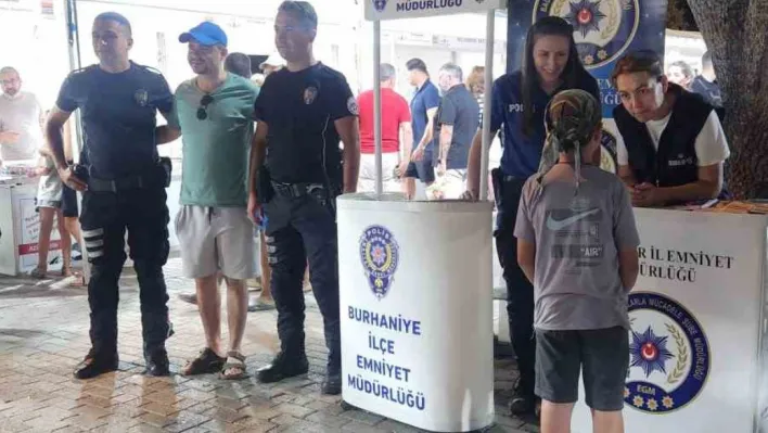 Burhaniye Polisi Kitap Fuarını fırsata çevirdi