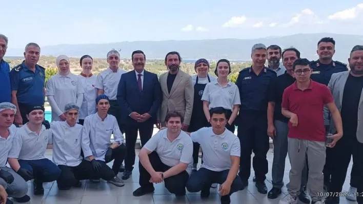 Burhaniye Uygulamalı Bilimler'de Geleneksel Aşure Hayrı düzenlendi