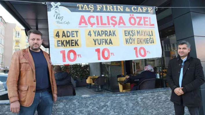 Burhaniyeli fırıncı ekmeği yarı fiyatına indirdi