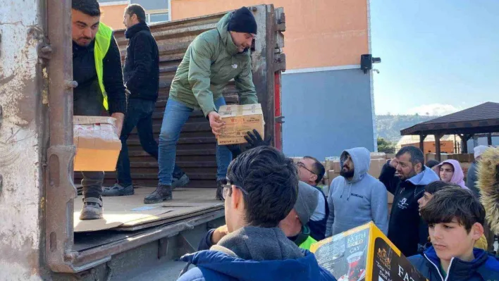 Burhaniyeli yardım ekibi Hataylı depremzedelere ulaştı