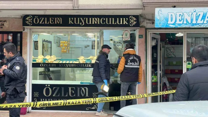 Bursa'da 3.5 milyon TL'lik silahlı ve kar maskeli kuyumcu soygunu