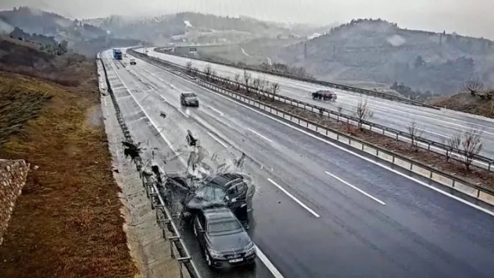 Bursa'da 4 kişinin feci şekilde öldüğü kaza anı kamerada