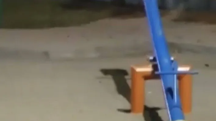 Bursa'da alev alan piknik tüpünü kovalarla su dökerek söndürdüler