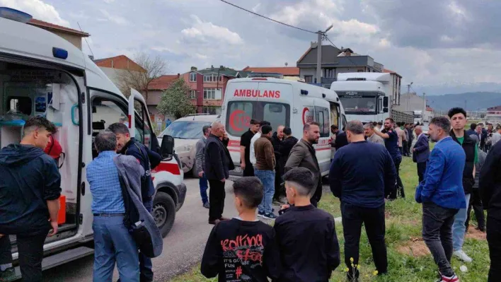 Bursa'da bayramlaşmada gençler birbirine girdi: 10 yaralı